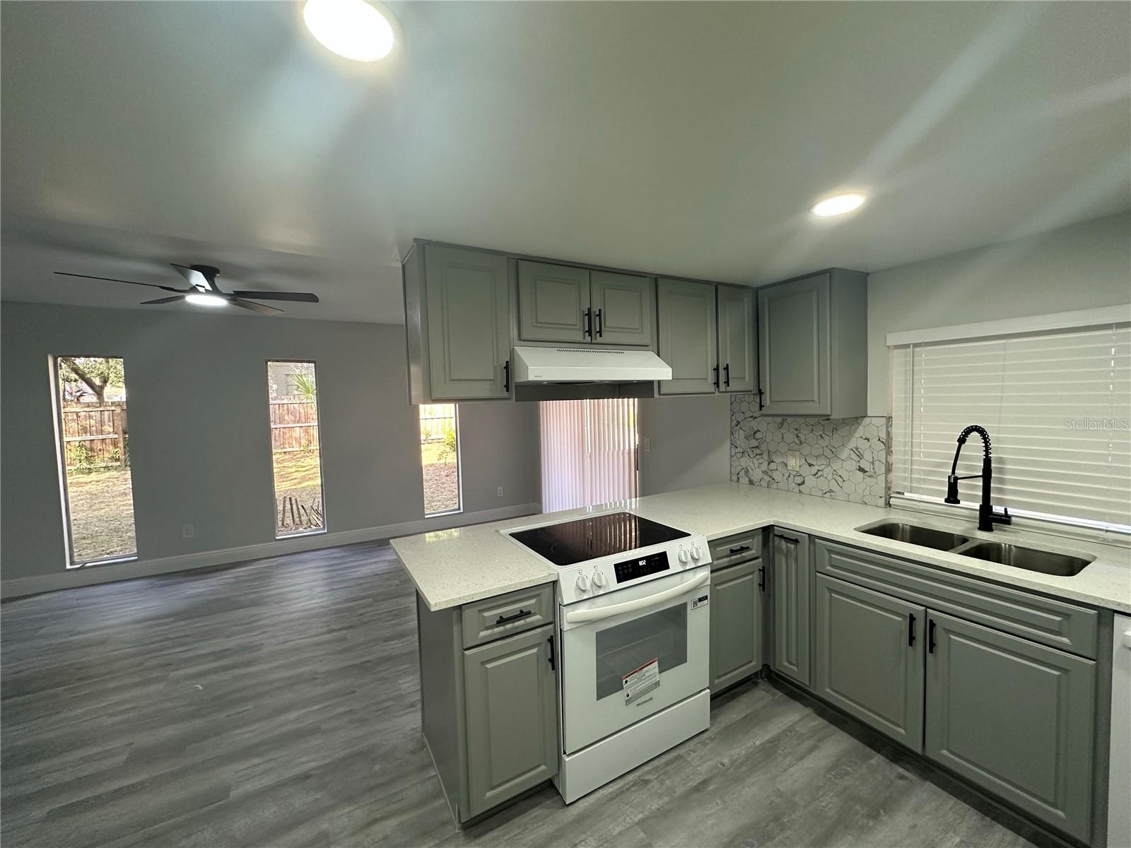 SIGNAL HILL - Residential