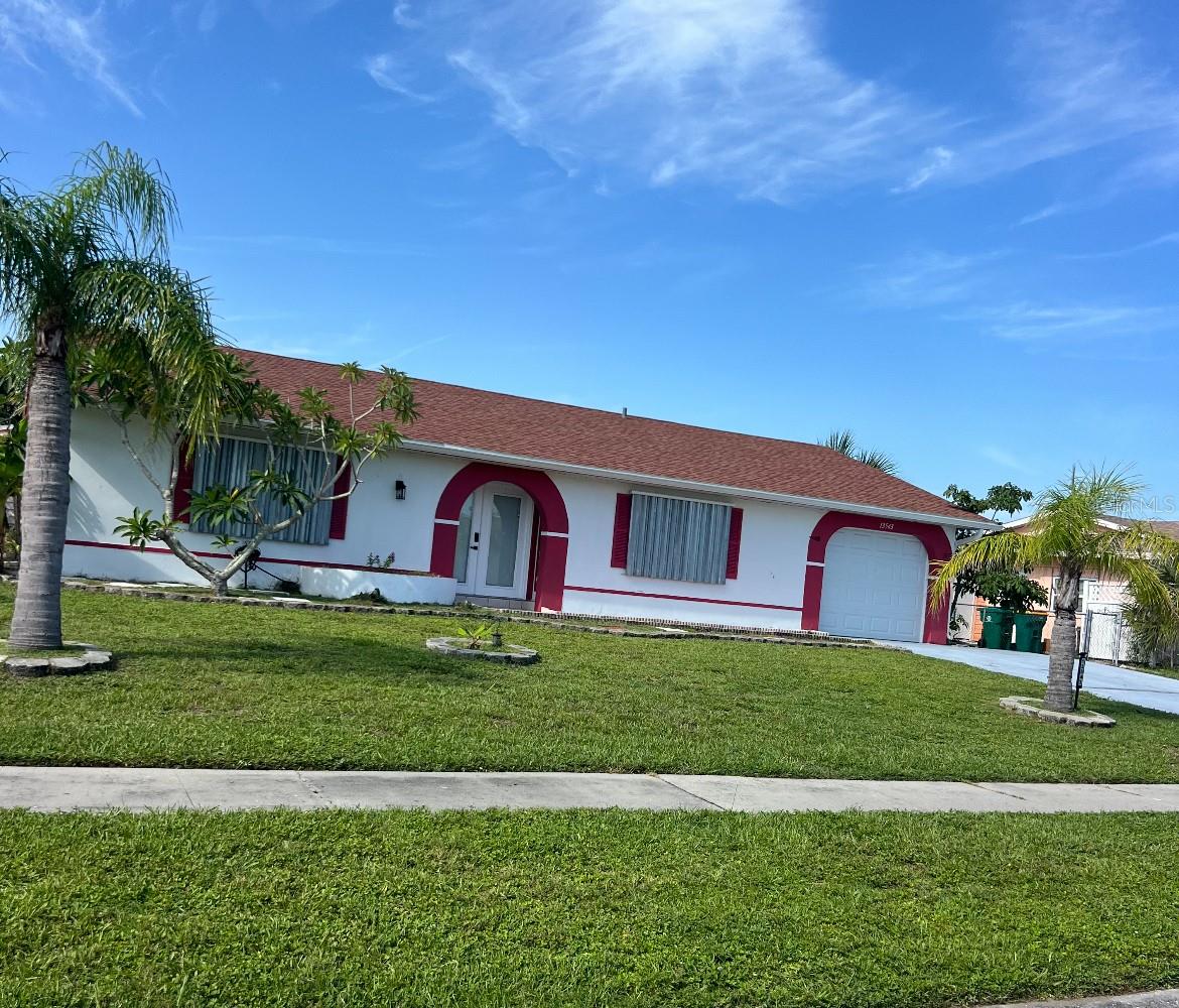 **ANNUAL/SHORT TERM/SEASONAL FURNISHED HOME AVAILABLE NOW** BEAUTIFULLY MAINTAINED 2/2/1 Within community of Gardens of Gulf Cove. Nice bonus room space for entertainment and relaxation. Laundry area/closet accessible in garage. Located close to beaches, shopping and restaurants. Call for showing today!
ANNUAL PRICE IS LISTED, SHORT TERM OFFSEASON $1800 not including cleaning fee and tax. SEASON PRICE $2000 does not include cleaning fee or tax/utilities included at capped amount.