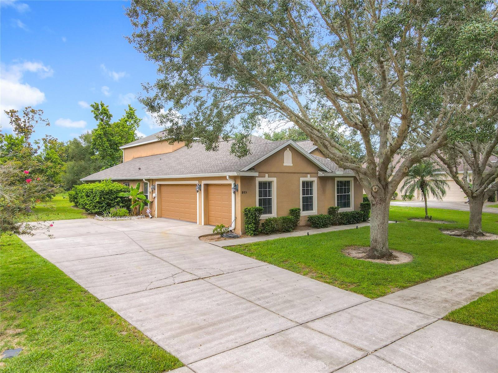805 VALLEYWAY DR