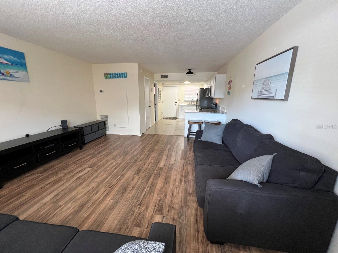 GLEN OAKS GARDEN APTS 2 - Residential