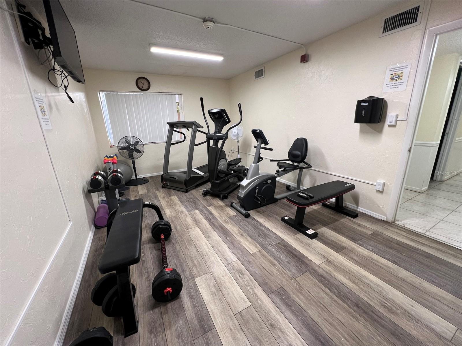 GLEN OAKS GARDEN APTS 2 - Residential