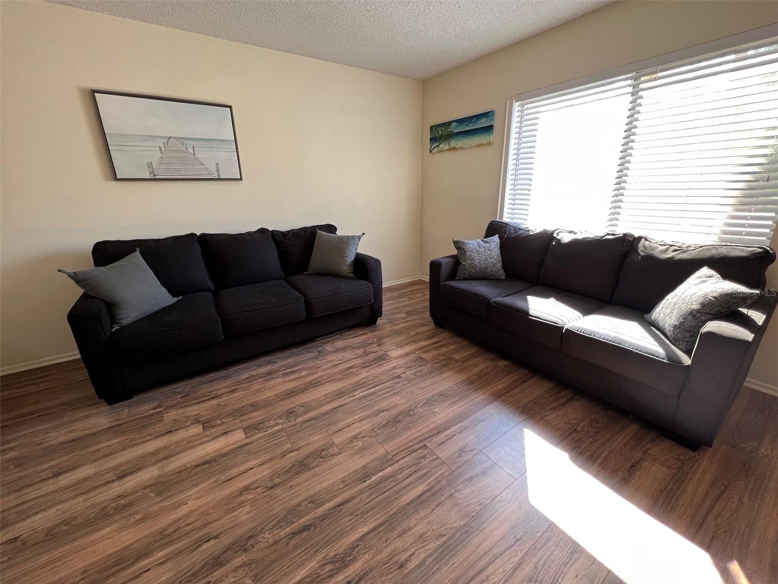 GLEN OAKS GARDEN APTS 2 - Residential