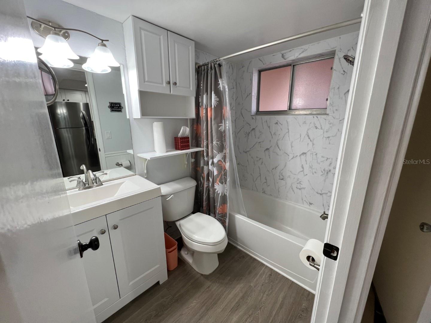 GLEN OAKS GARDEN APTS 2 - Residential