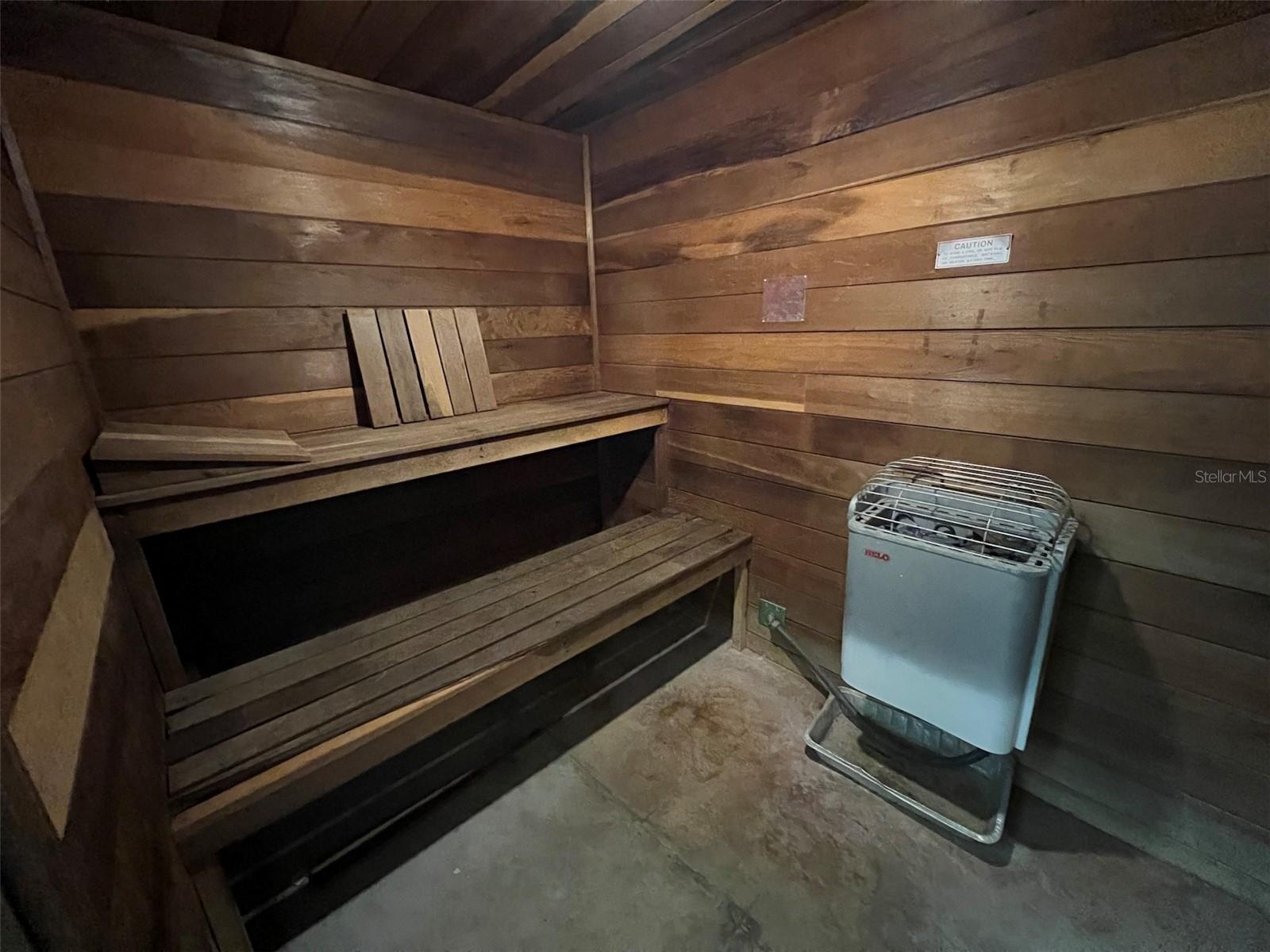 GLEN OAKS GARDEN APTS 2 - Residential