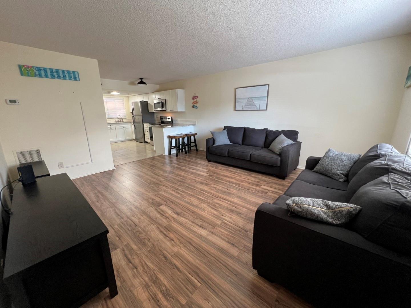 GLEN OAKS GARDEN APTS 2 - Residential