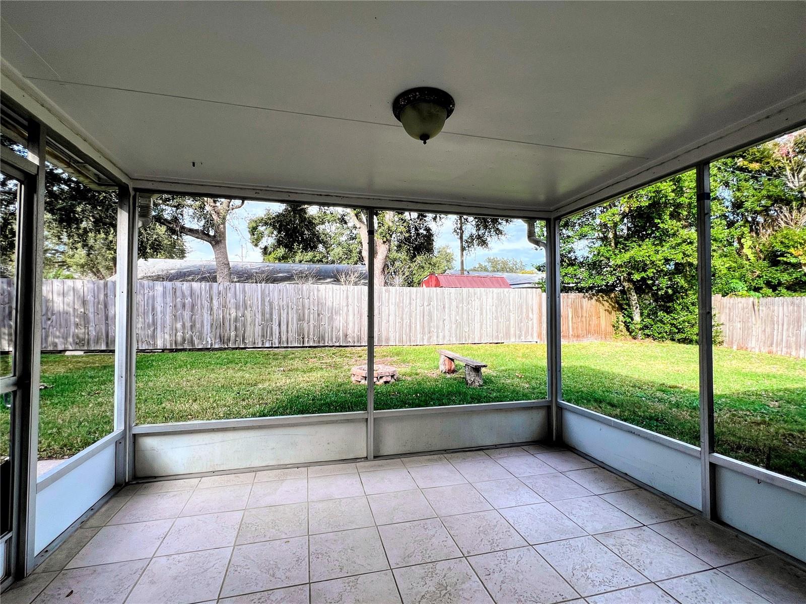 COUNTRY CLUB HEIGHTS UNIT 1 - Residential Lease