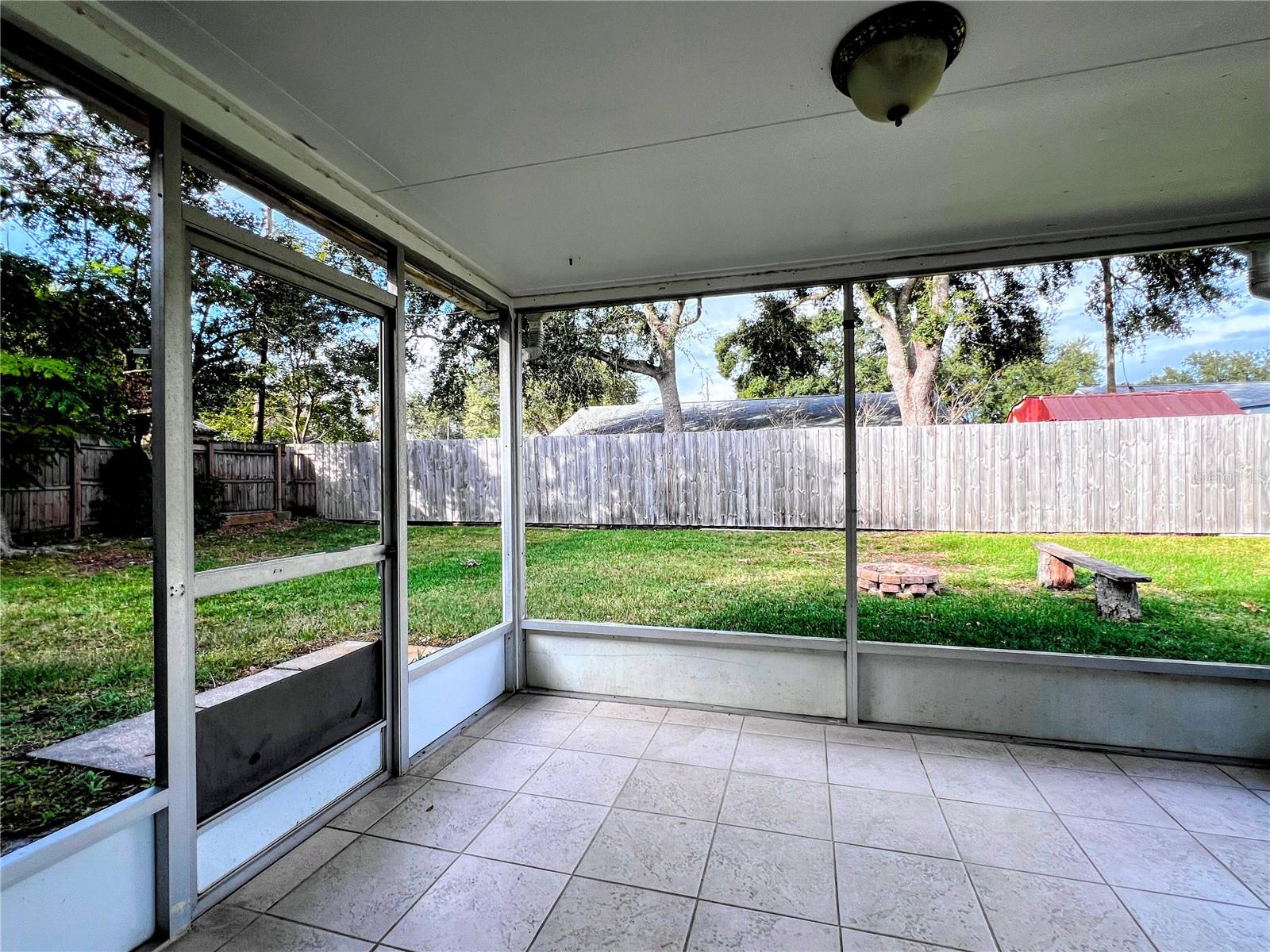 COUNTRY CLUB HEIGHTS UNIT 1 - Residential Lease