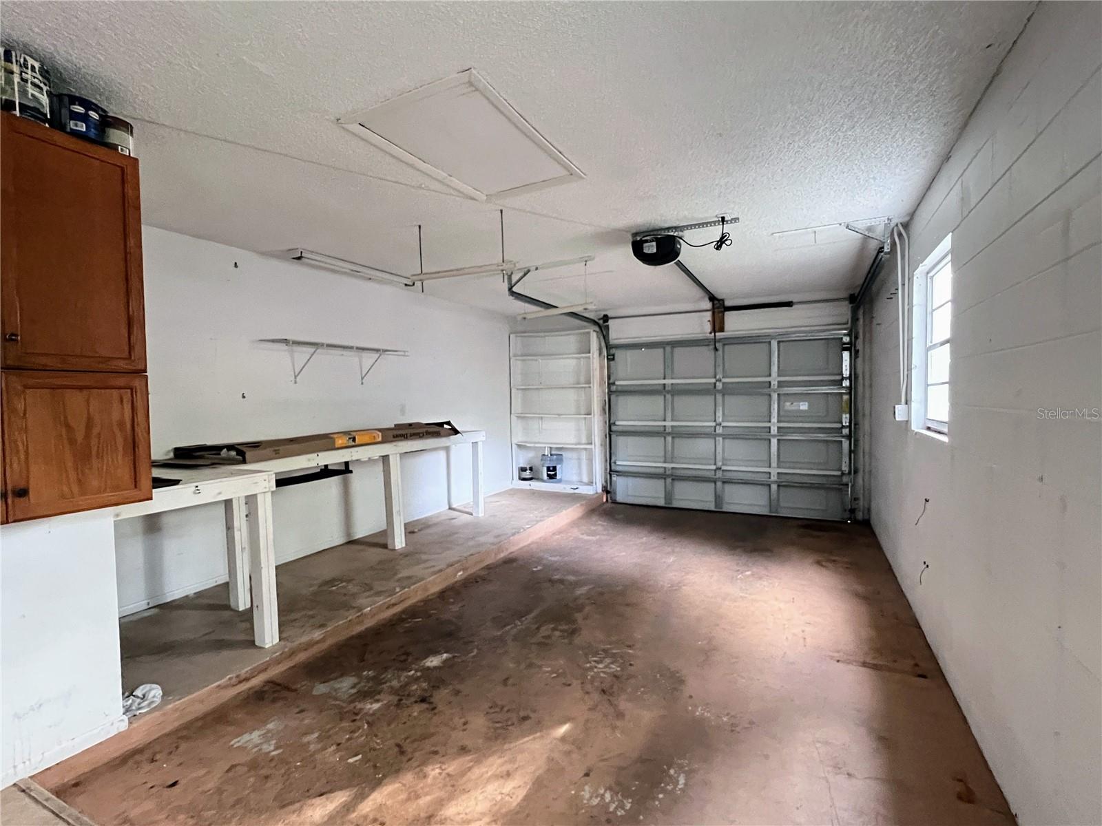 COUNTRY CLUB HEIGHTS UNIT 1 - Residential Lease