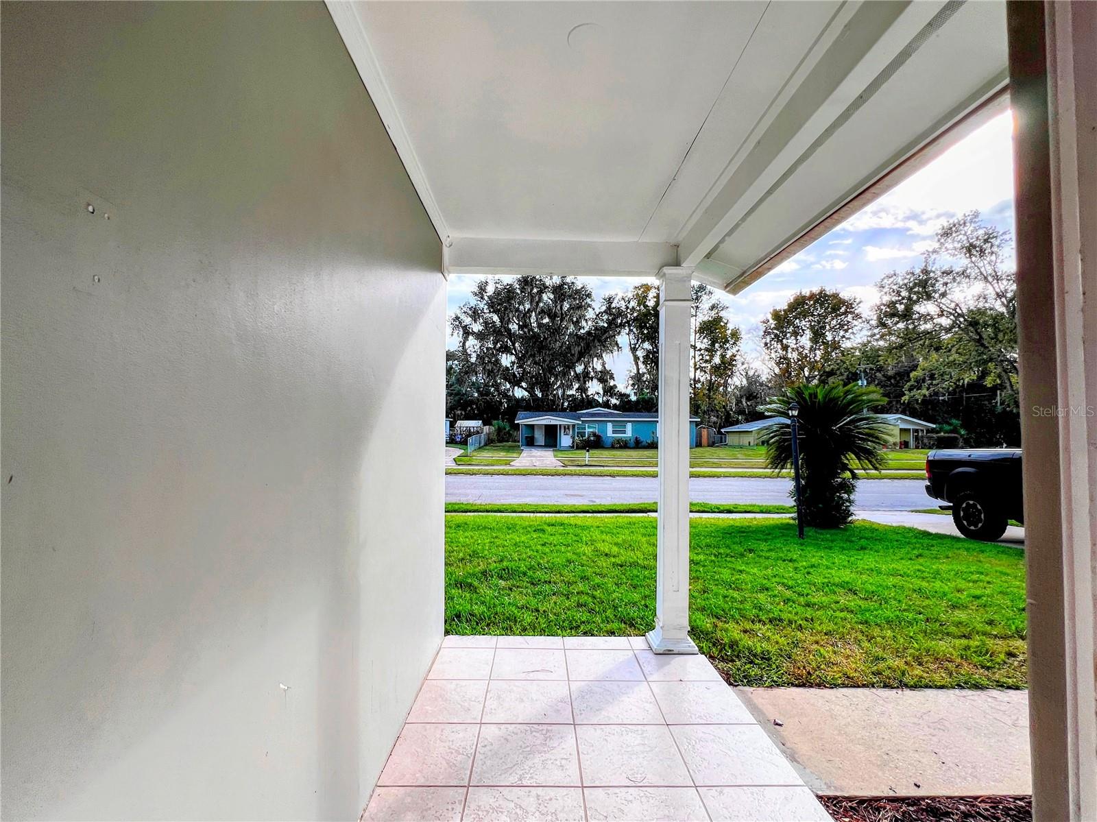 COUNTRY CLUB HEIGHTS UNIT 1 - Residential Lease