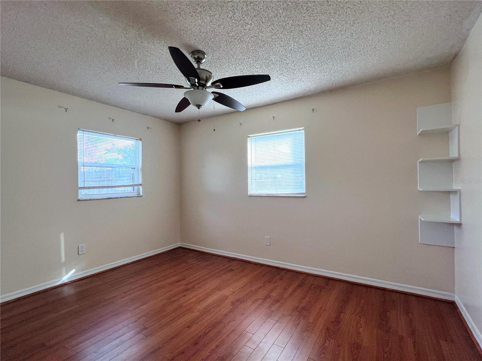 COUNTRY CLUB HEIGHTS UNIT 1 - Residential Lease