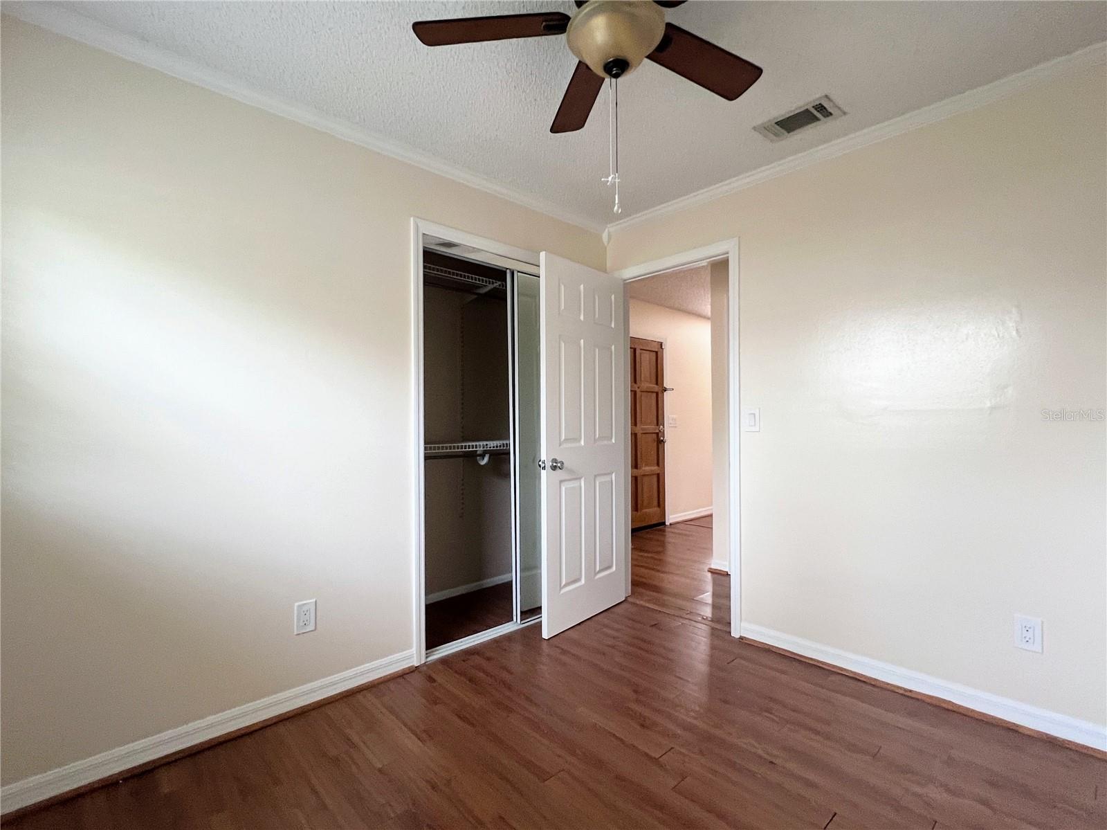 COUNTRY CLUB HEIGHTS UNIT 1 - Residential Lease