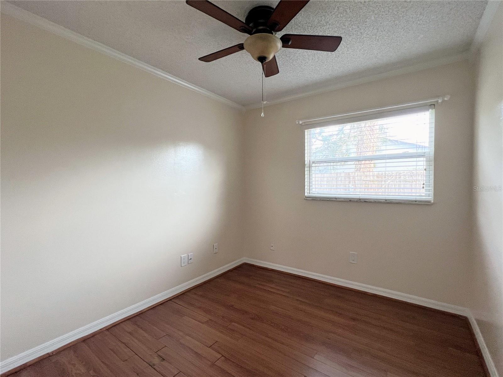 COUNTRY CLUB HEIGHTS UNIT 1 - Residential Lease