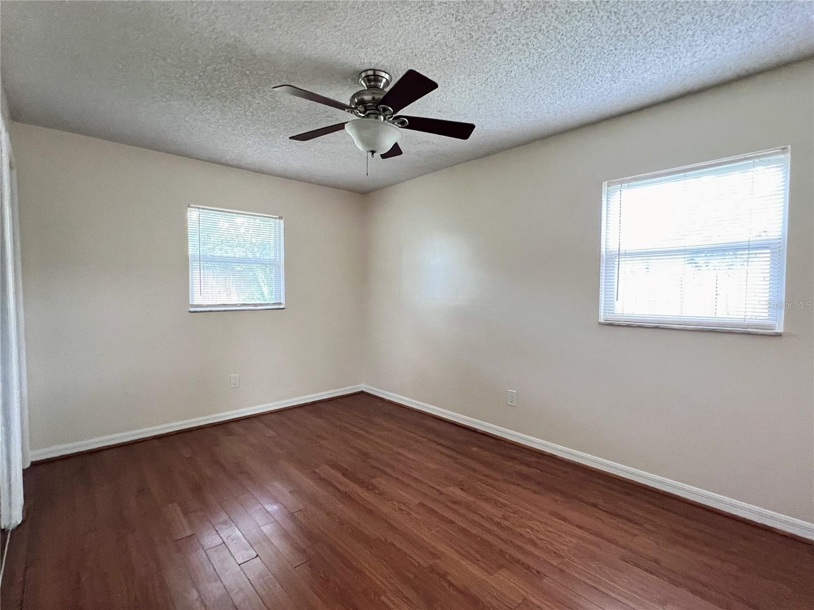 COUNTRY CLUB HEIGHTS UNIT 1 - Residential Lease