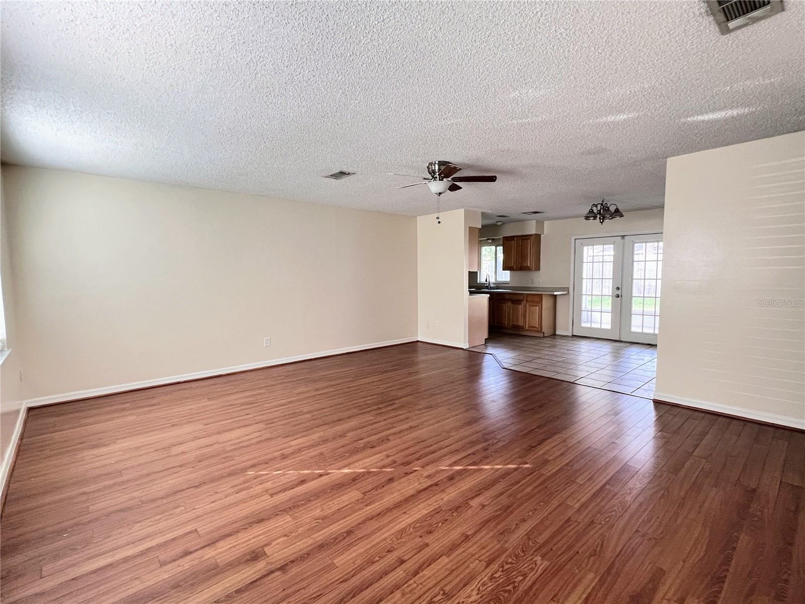 COUNTRY CLUB HEIGHTS UNIT 1 - Residential Lease