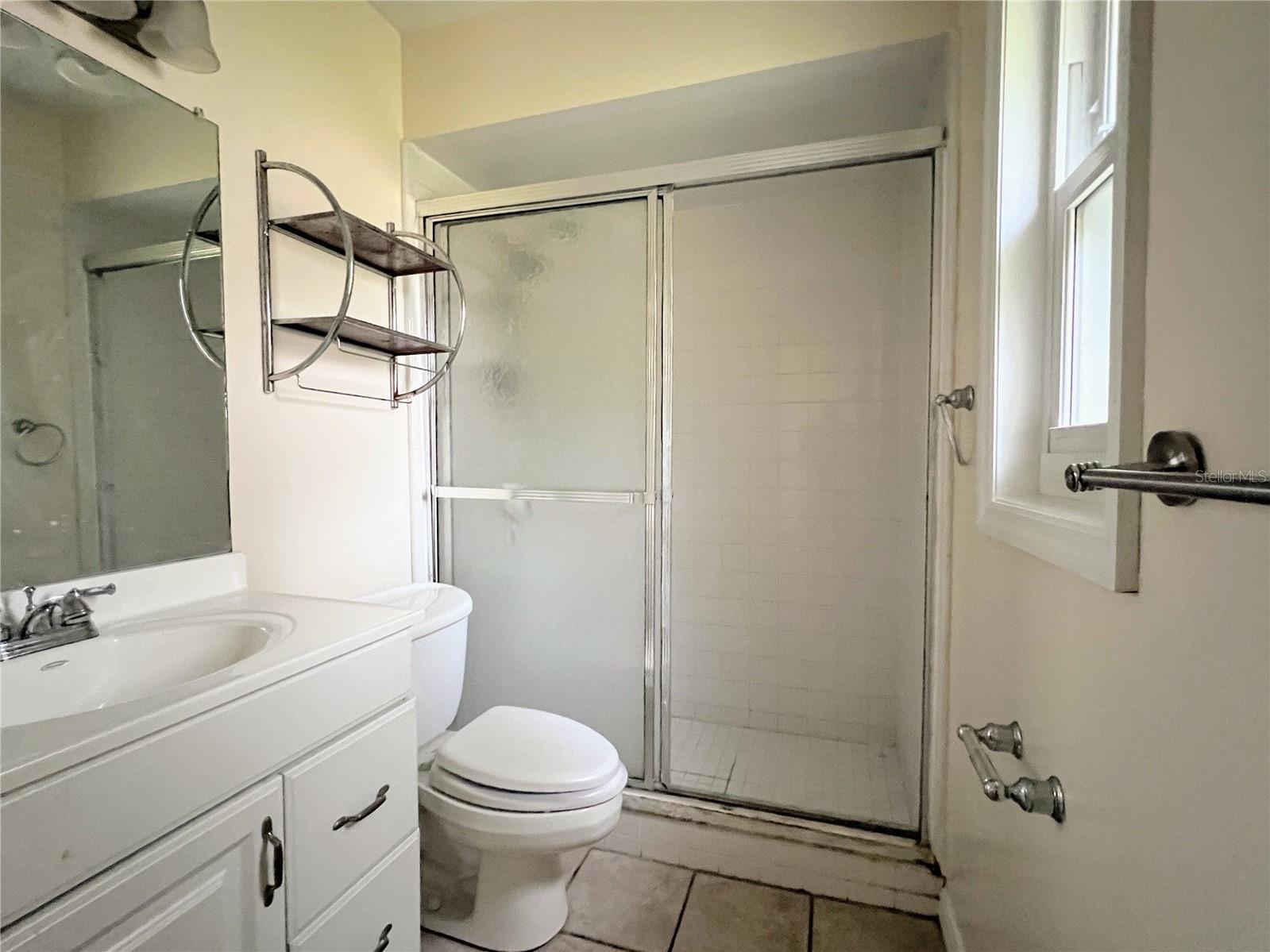 COUNTRY CLUB HEIGHTS UNIT 1 - Residential Lease