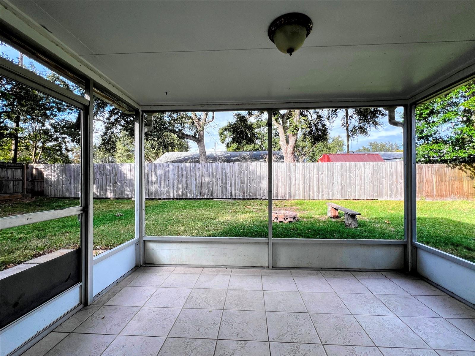 COUNTRY CLUB HEIGHTS UNIT 1 - Residential Lease