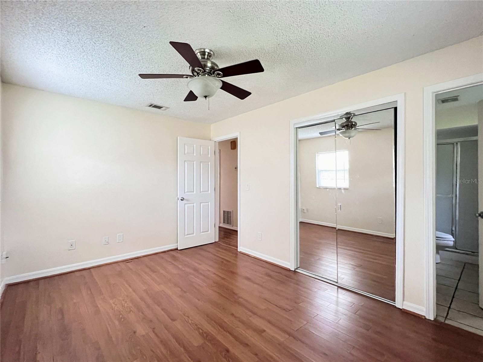 COUNTRY CLUB HEIGHTS UNIT 1 - Residential Lease