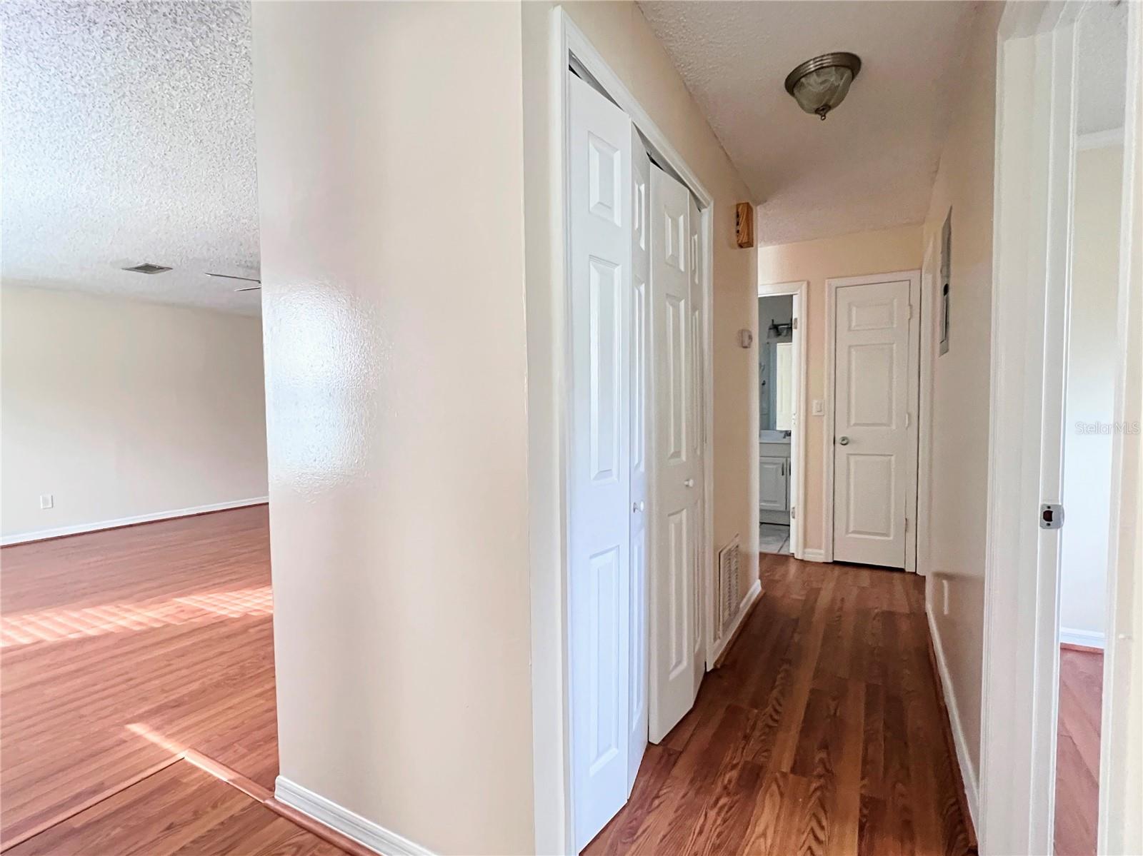 COUNTRY CLUB HEIGHTS UNIT 1 - Residential Lease