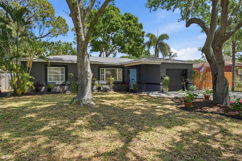 Photo of 811 Bay Vista Boulevard S, St Petersburg, FL 33705 (MLS # TB8494741)