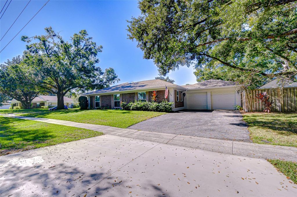 Photo of 10901 Juniperus Place, Tampa, FL 33618 (MLS # TB8459833)