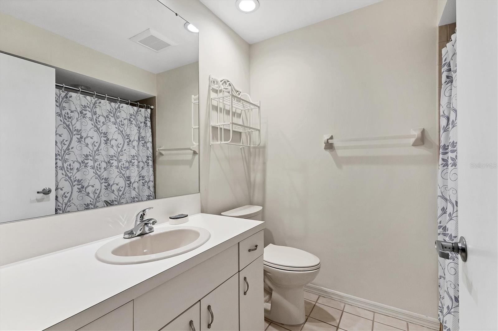 LAKESHORE VILLAGE - Residential Lease