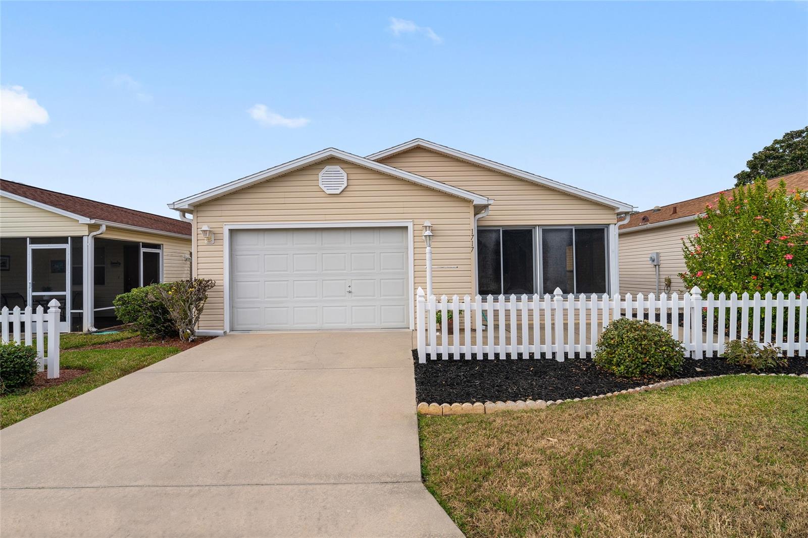 SUMTER VILLA DE LA VISTA WEST - Residential