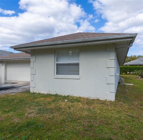 A home in WINTER HAVEN