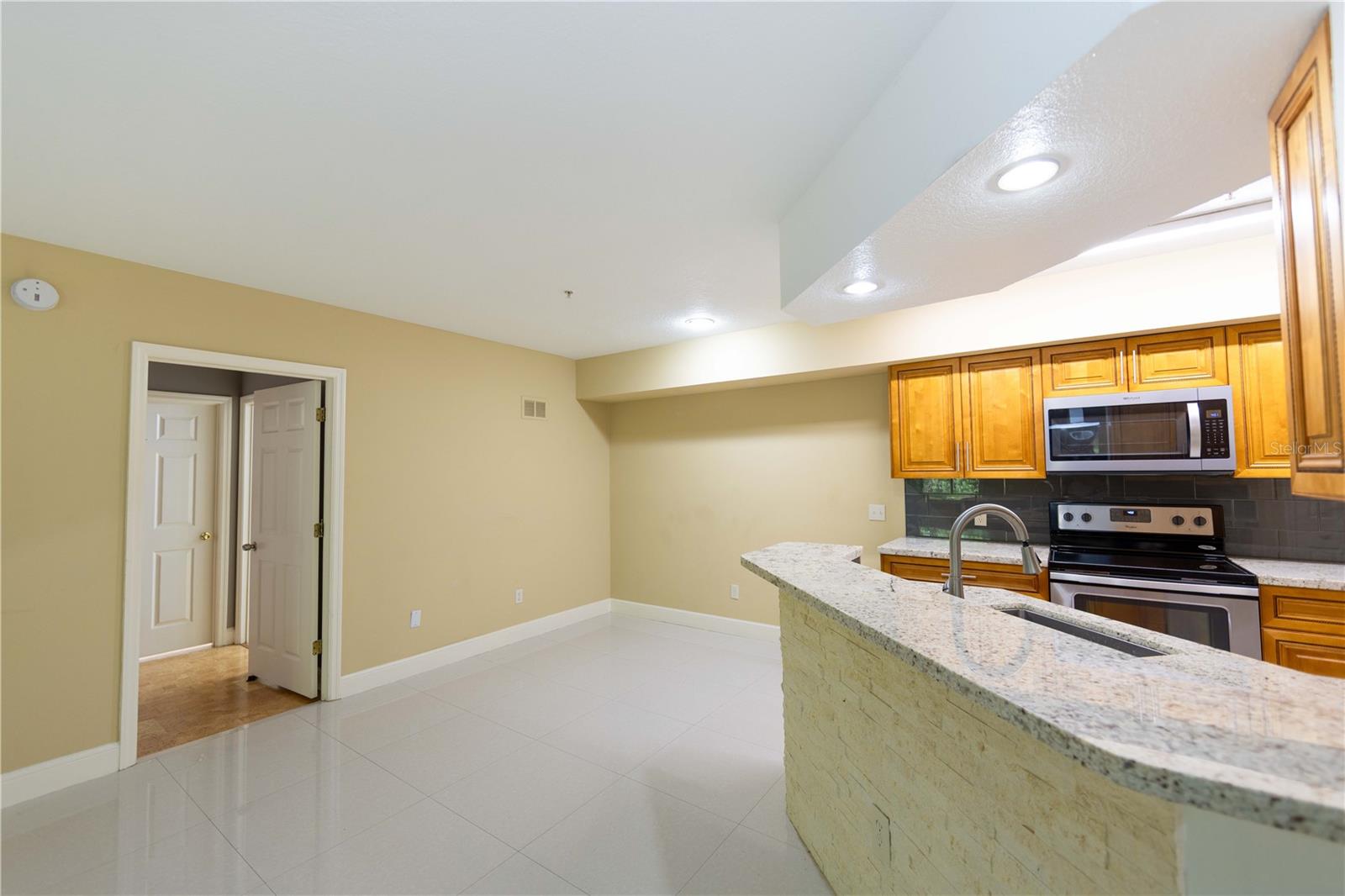 CREST/WATERFORD LAKES - Residential