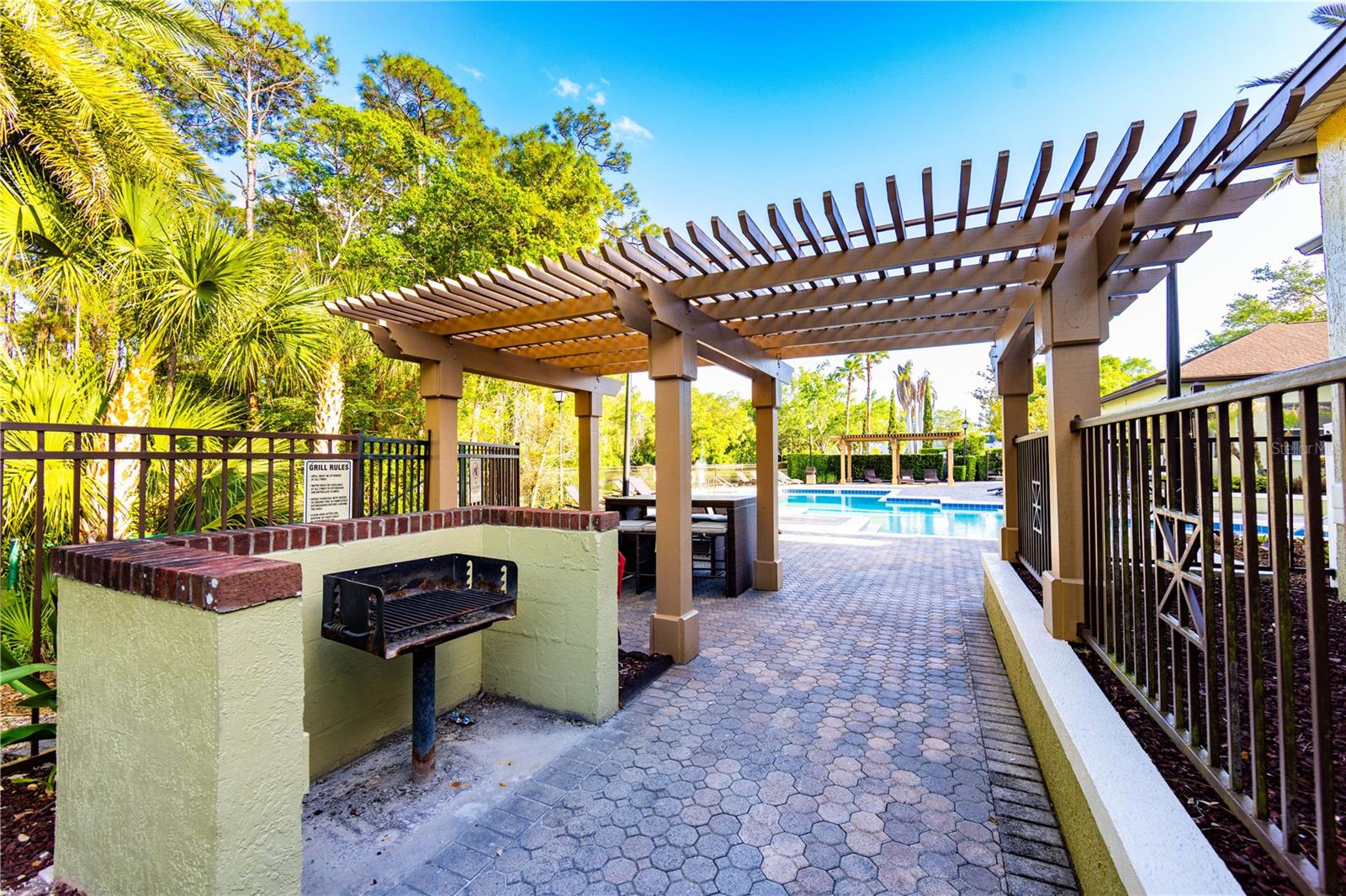 CREST/WATERFORD LAKES - Residential