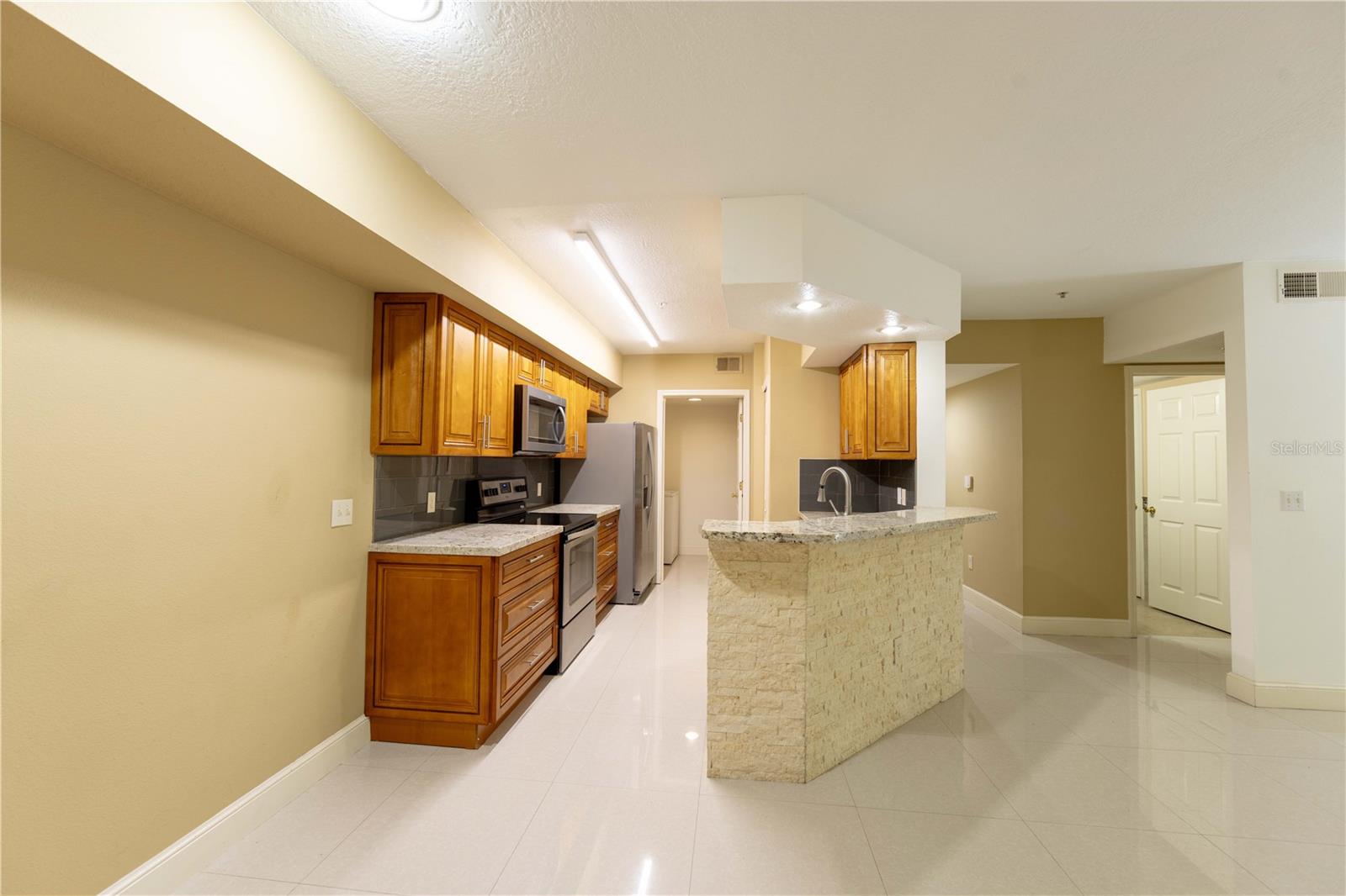 CREST/WATERFORD LAKES - Residential