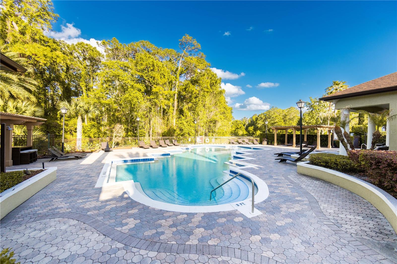 CREST/WATERFORD LAKES - Residential