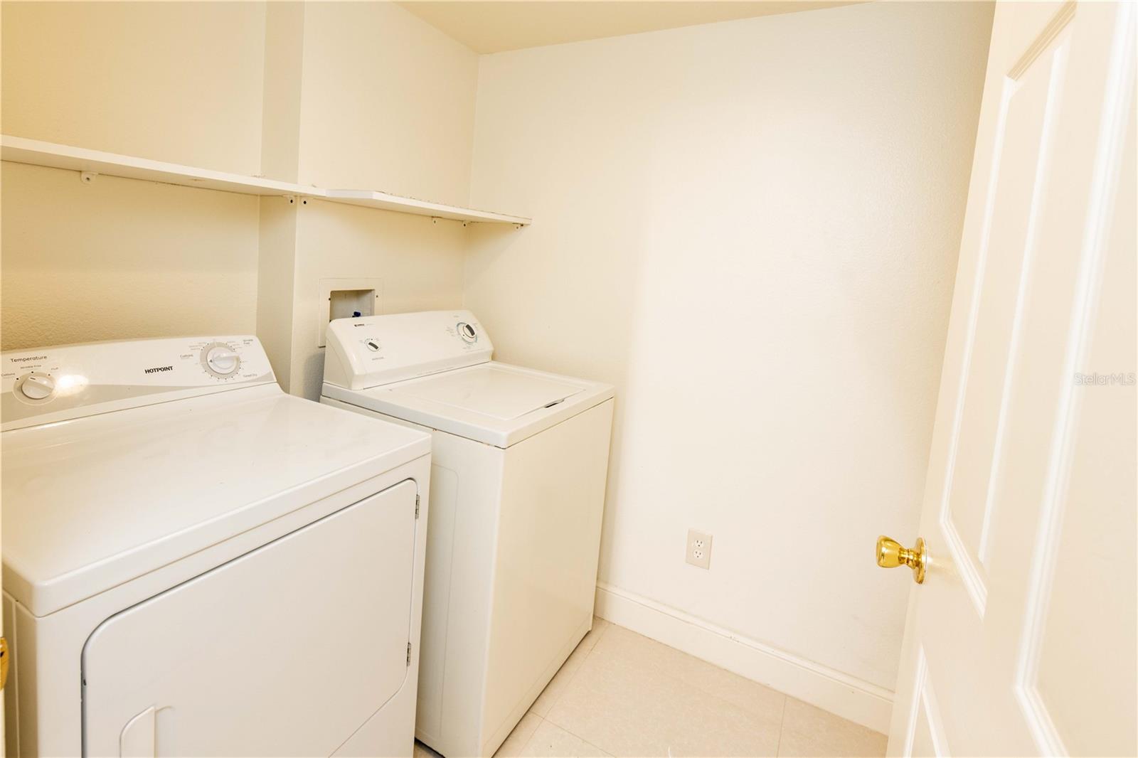 CREST/WATERFORD LAKES - Residential