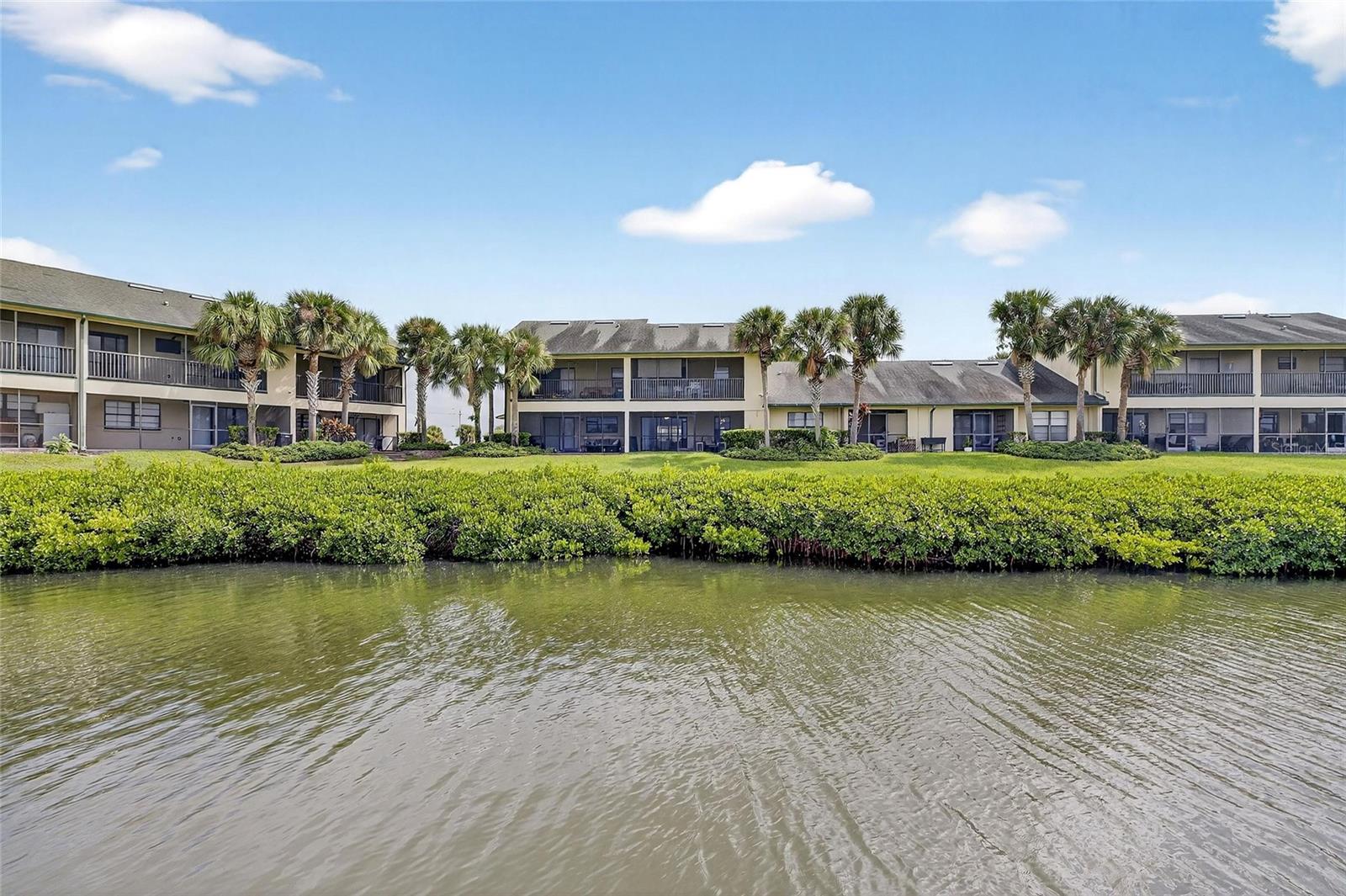 YARDARM CONDO PH I - Residential