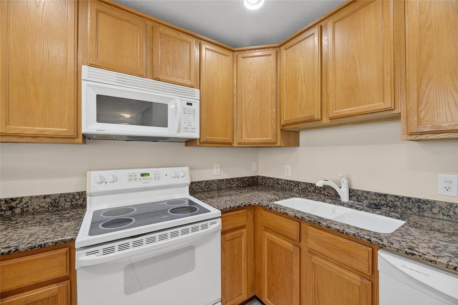 YARDARM CONDO PH I - Residential