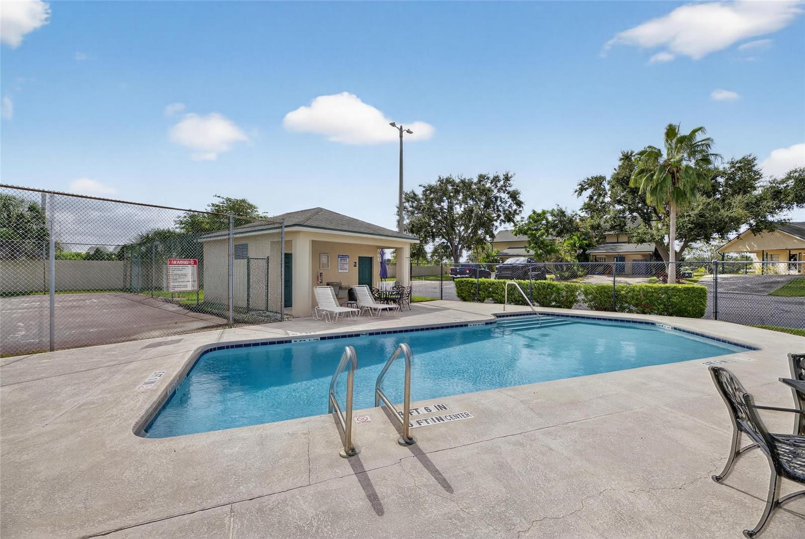 YARDARM CONDO PH I - Residential