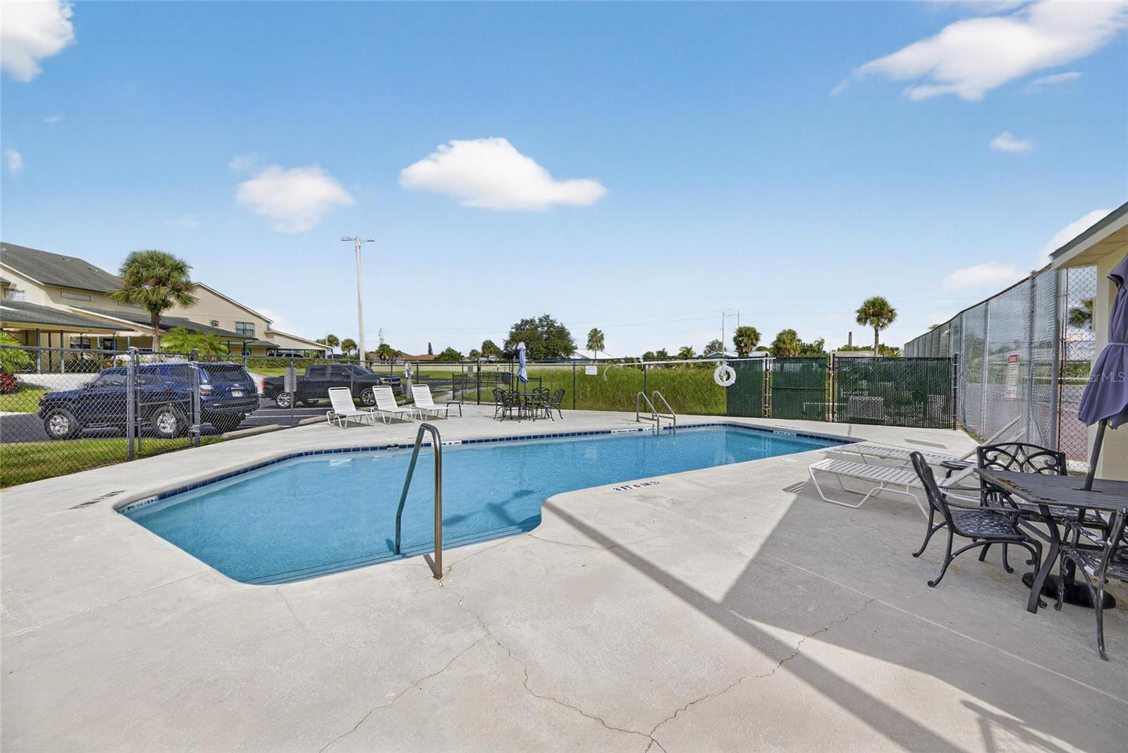 YARDARM CONDO PH I - Residential
