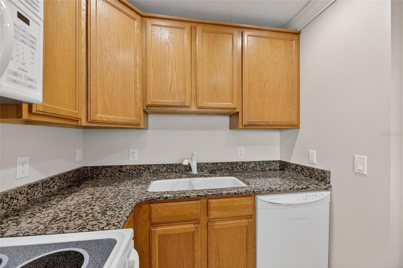 YARDARM CONDO PH I - Residential