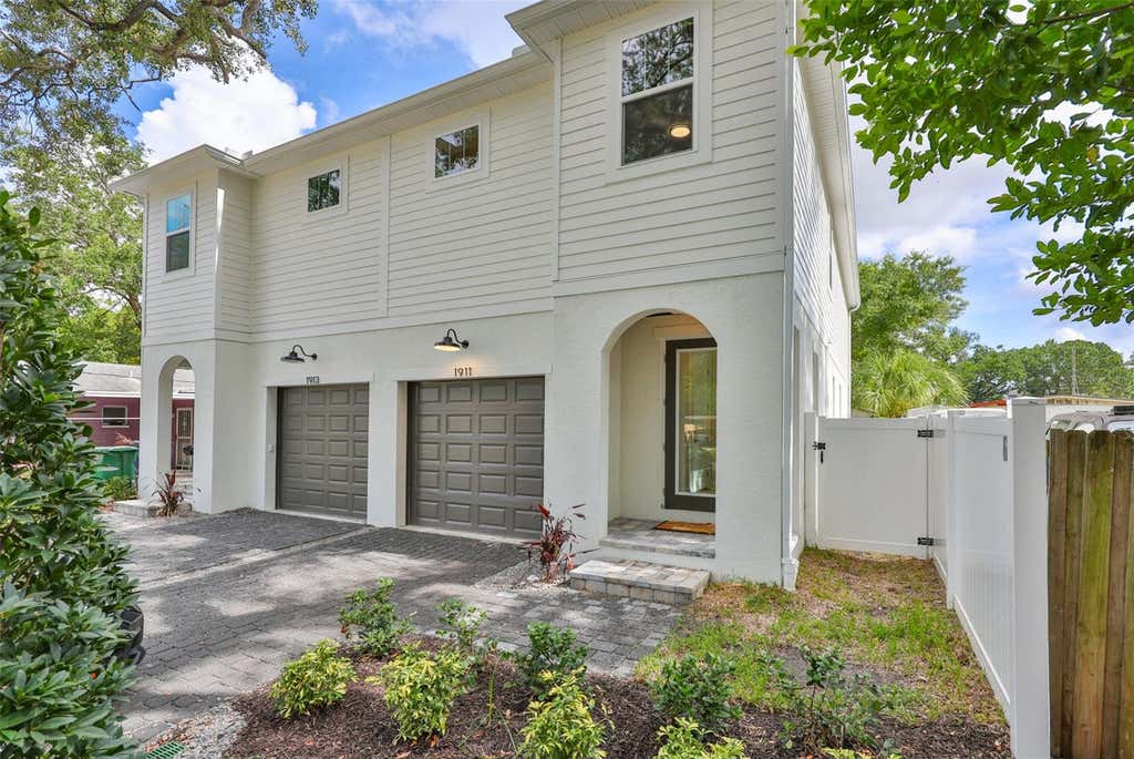 Photo of 1911 W Beach Street, Tampa, FL 33607 (MLS # TB8519457)