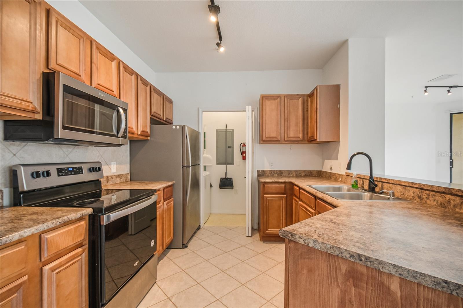 6157 METROWEST BOULEVARD 202