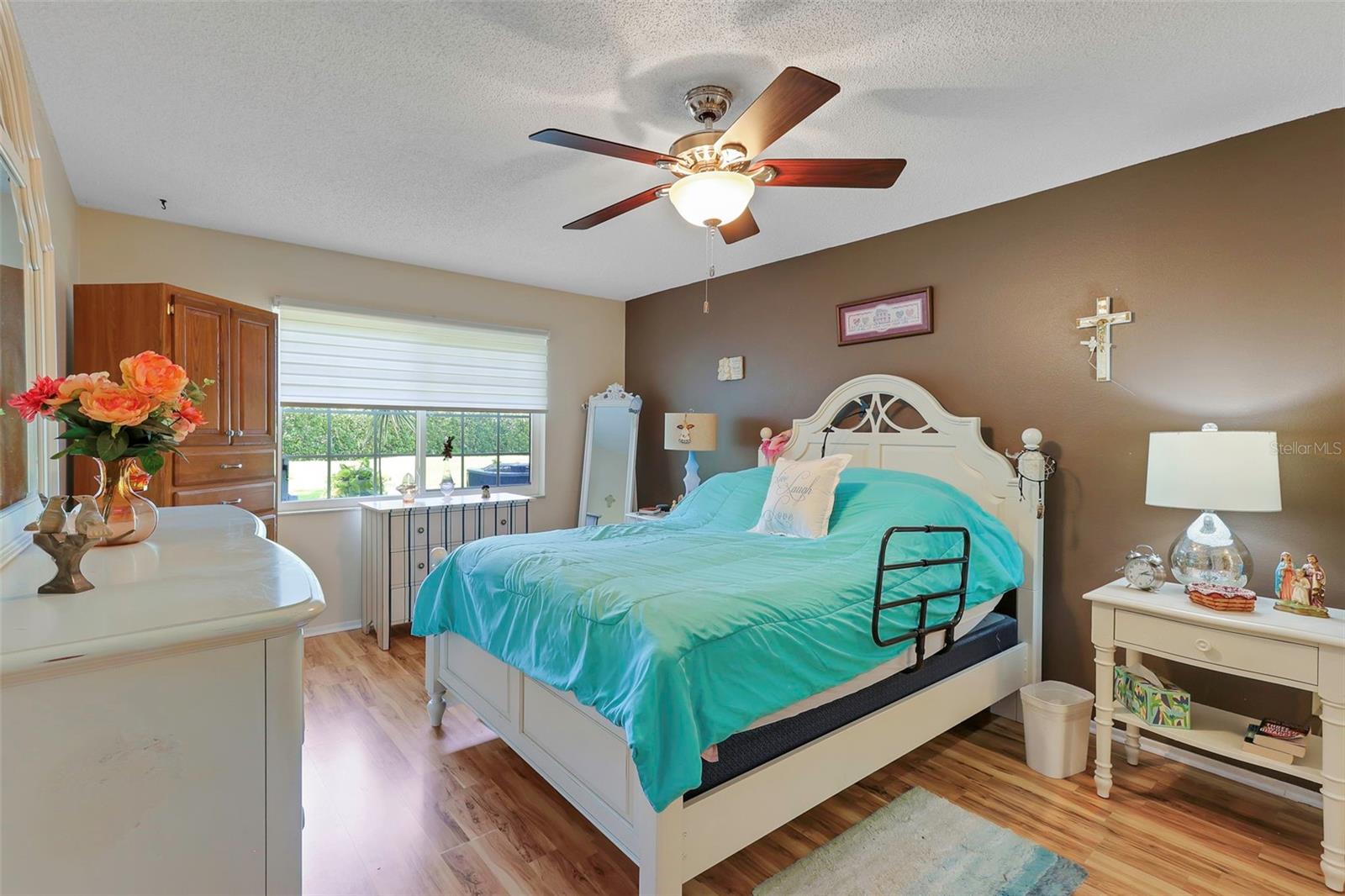 1011 DUNROBIN DRIVE B