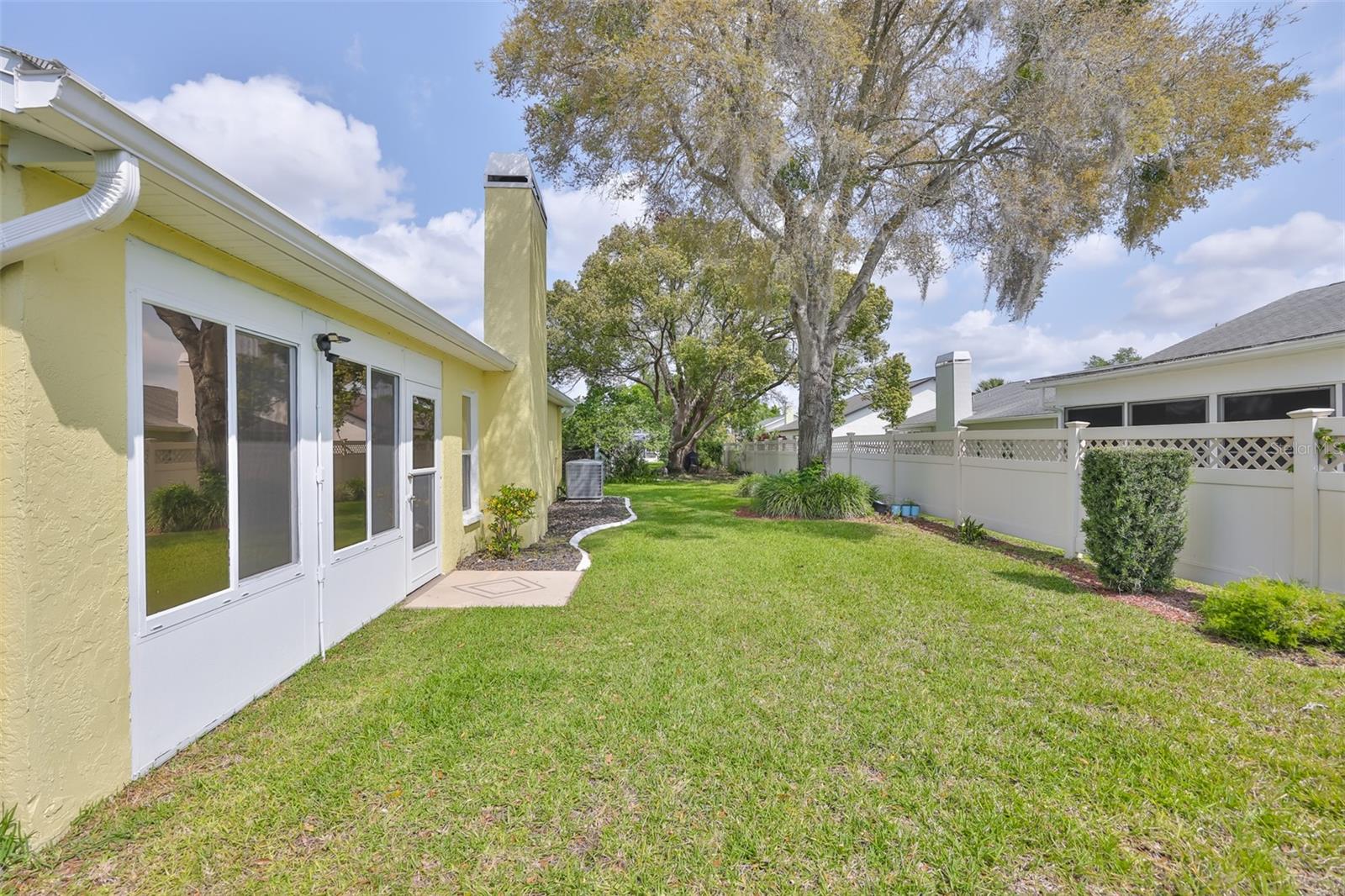 VILLAS ON THE GREEN A CONDOMIN - Residential