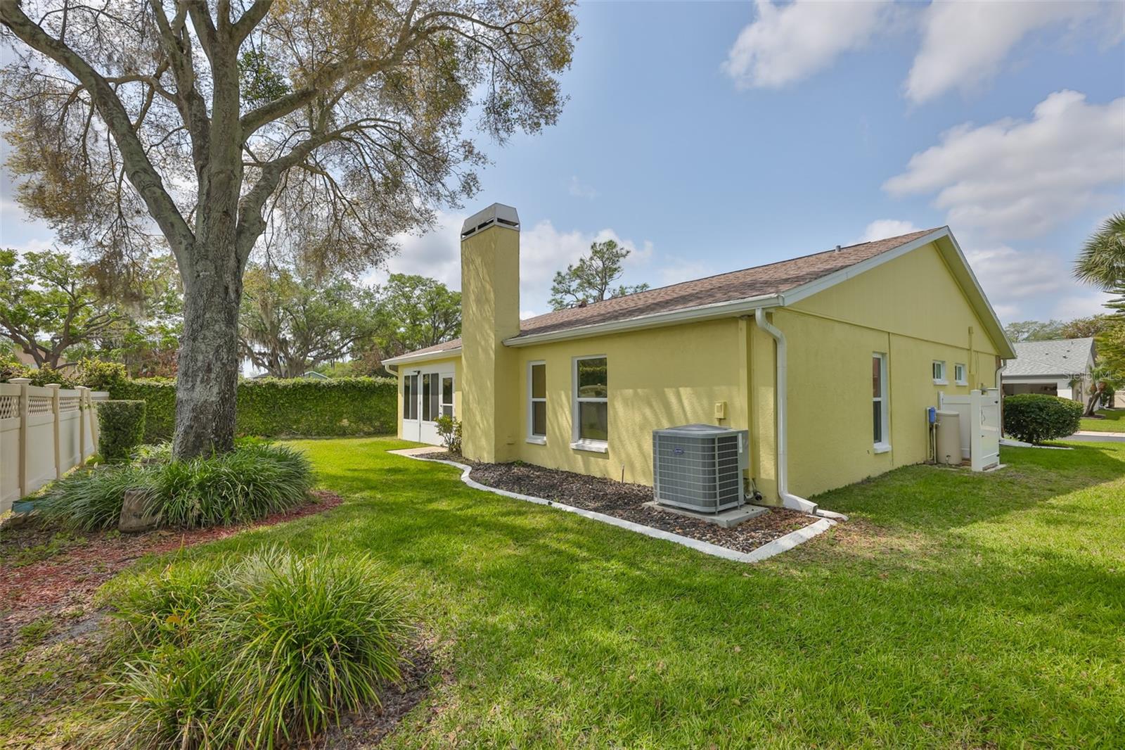 VILLAS ON THE GREEN A CONDOMIN - Residential