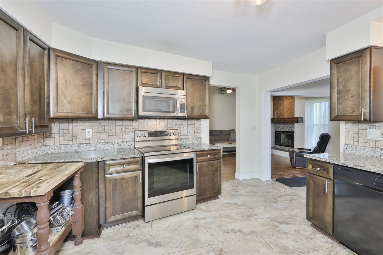 VILLAS ON THE GREEN A CONDOMIN - Residential