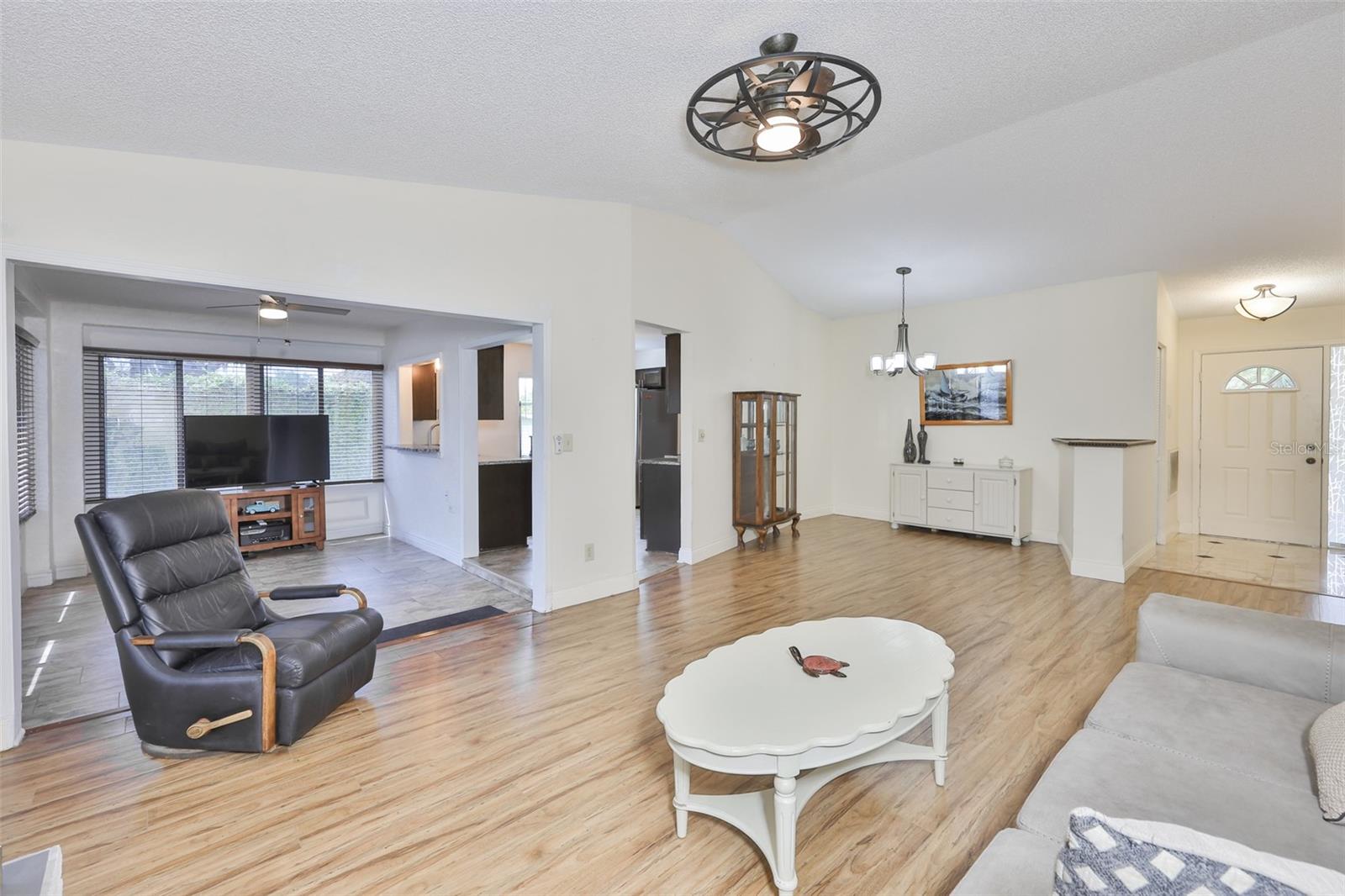 VILLAS ON THE GREEN A CONDOMIN - Residential