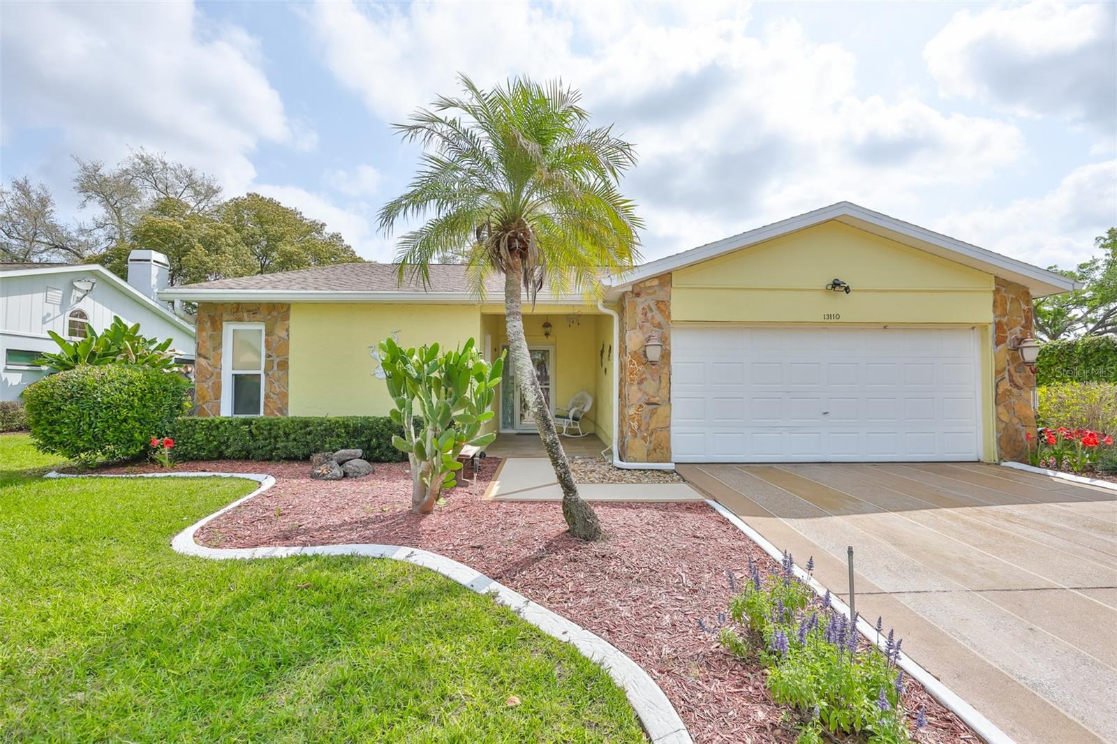 VILLAS ON THE GREEN A CONDOMIN - Residential