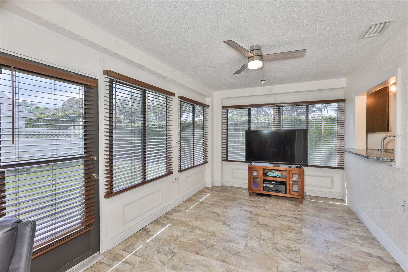 VILLAS ON THE GREEN A CONDOMIN - Residential