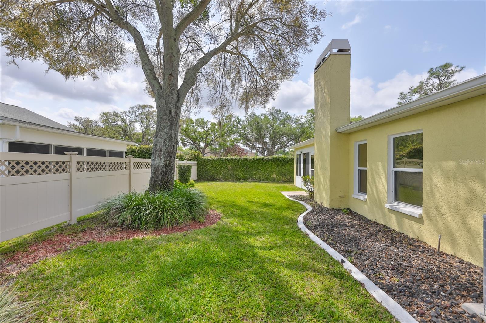 VILLAS ON THE GREEN A CONDOMIN - Residential