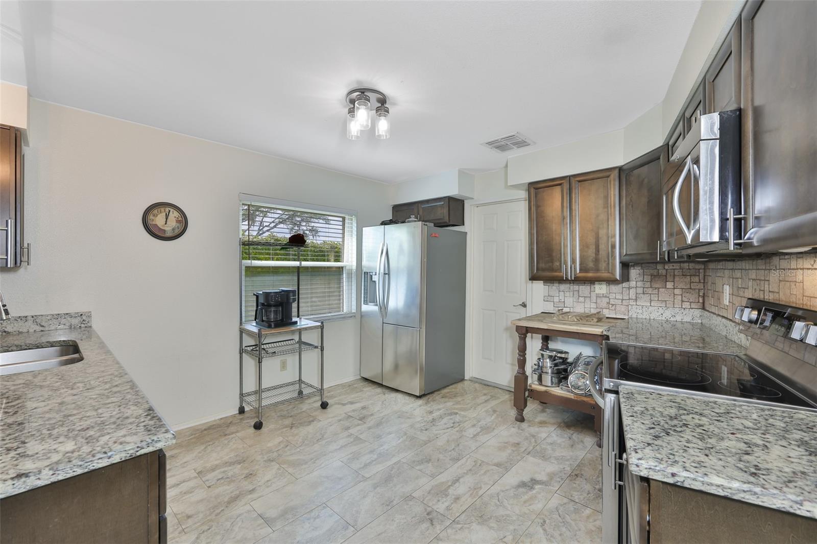 VILLAS ON THE GREEN A CONDOMIN - Residential