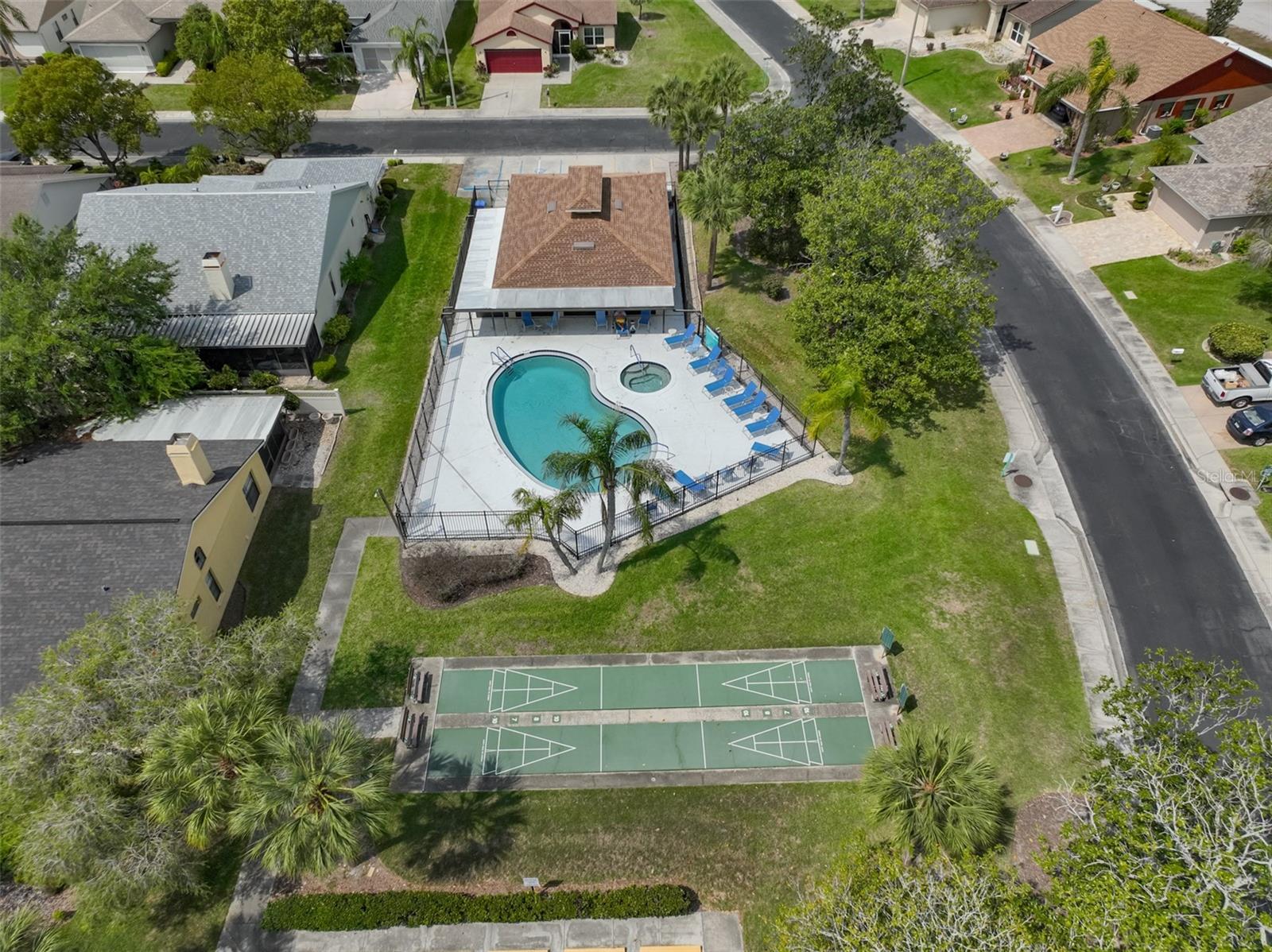 VILLAS ON THE GREEN A CONDOMIN - Residential