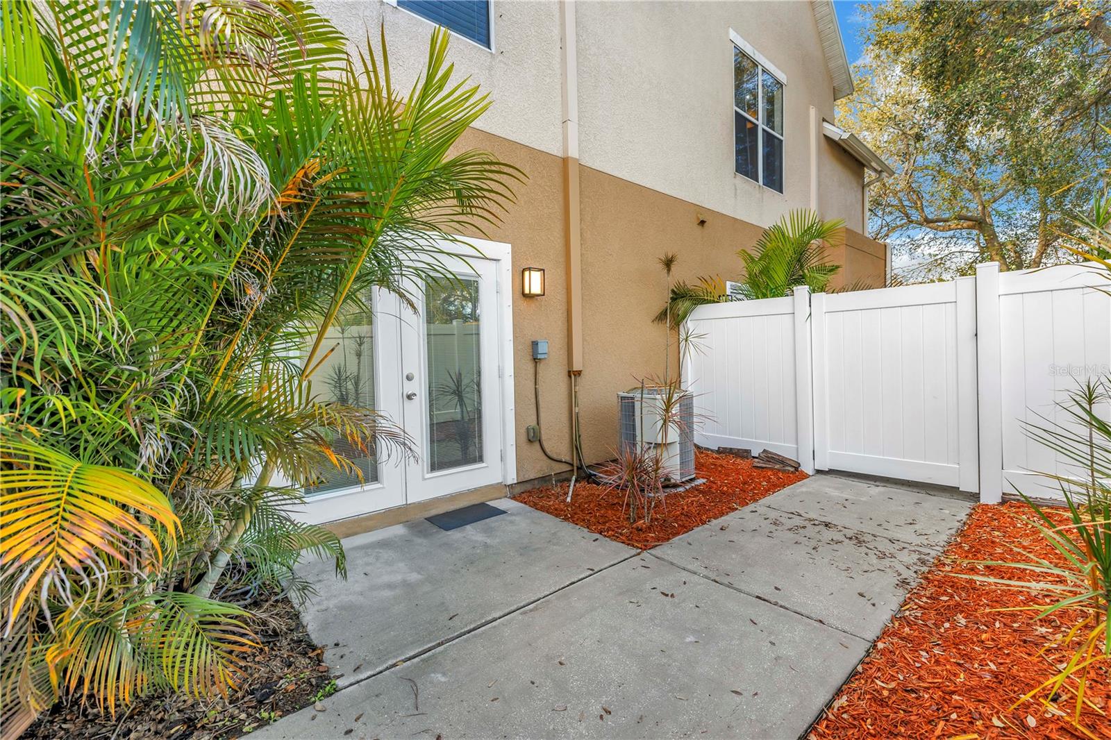 LAS PALMAS TWNHMS - Residential